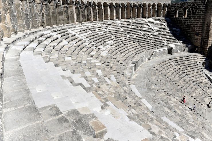 Aspendos Tiyatrosu Üzerindeki Restorasyon Tartışmaları